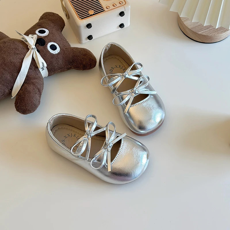 Wedding leather shoes for girls classic childrens apartment princess butterfly bow fashion black ballet 250319