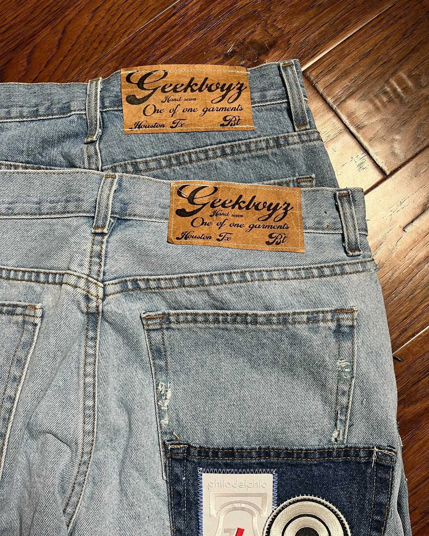 Mens hip-hop cartoon pattern decal embroidered denim shorts retro blue pocket gym shorts Y2K street basketball shorts W250319