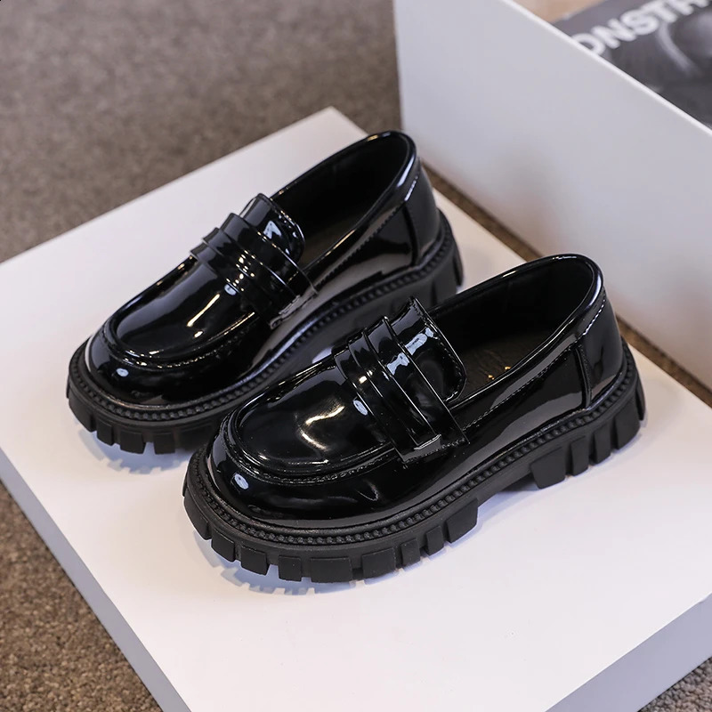 Childrens Soft Cushion Platform Patent Leather Modern Neutral Boys and Girls Shoes Anti slip Autumn Casual 2636 250319