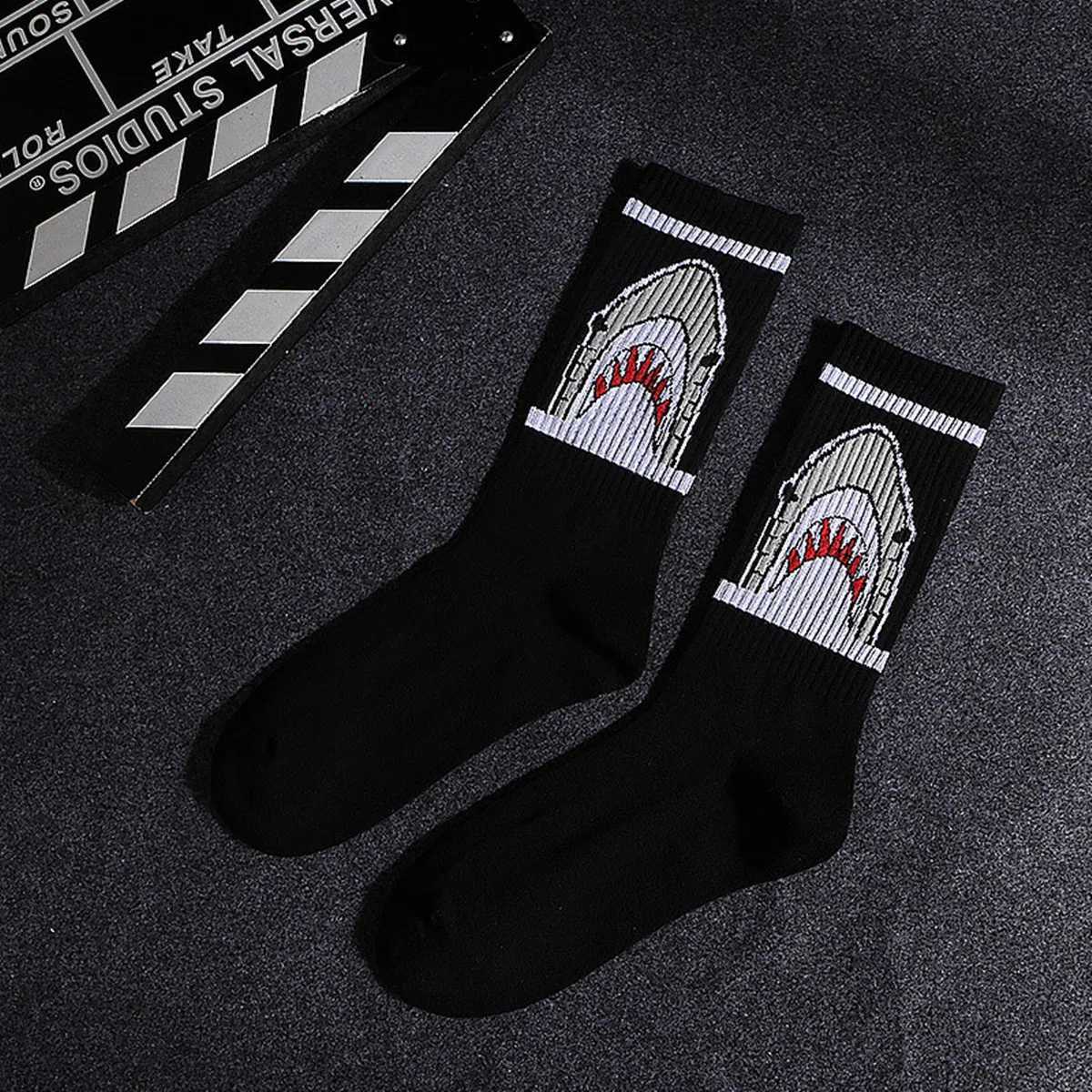 1 pair of mens fashionable hip-hop contrasting firefighter soCKs red flame flame torch hot street skateboard cotton soCKs X250319