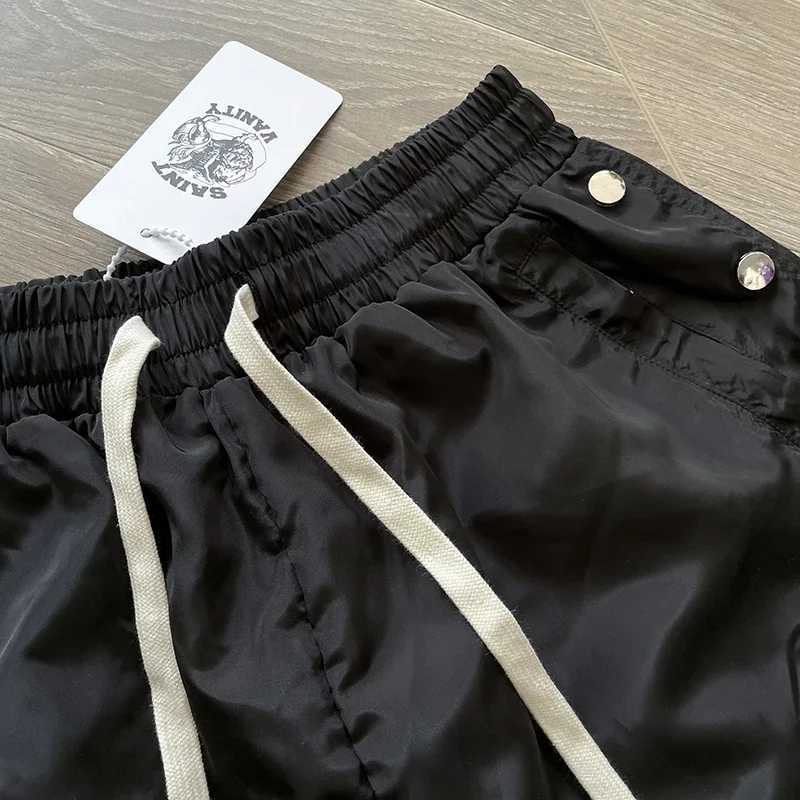 Casual sneakers with the same chest from the Holy Vatican W250319