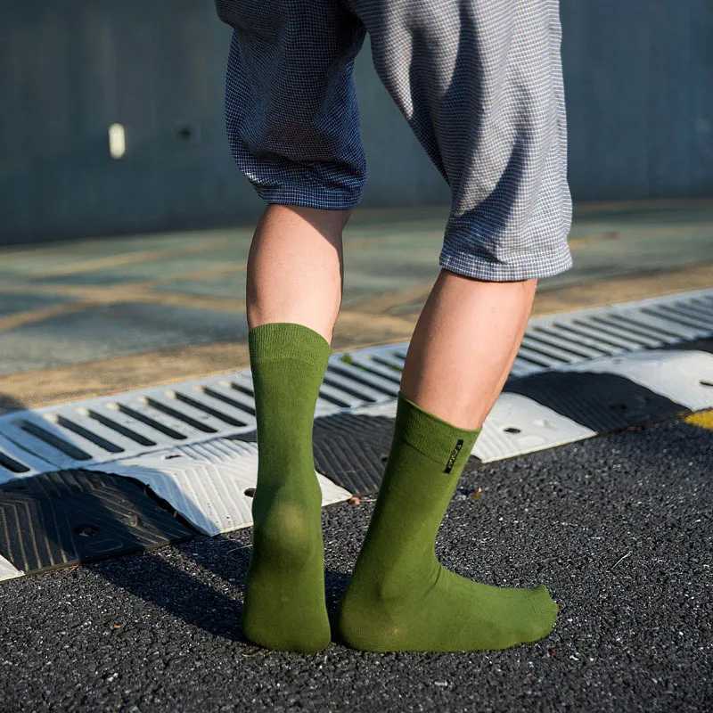 Casual Autumn Winter New Men Socks Solid Color Happy Socks Fashion Embroidered Letter Combed Cotton Socks Mens Socks X250319