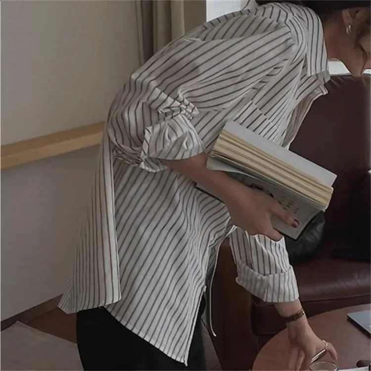 French striped womens autumn long sleeved retro niche Hong Kong style layered collar shirt and winter 250318