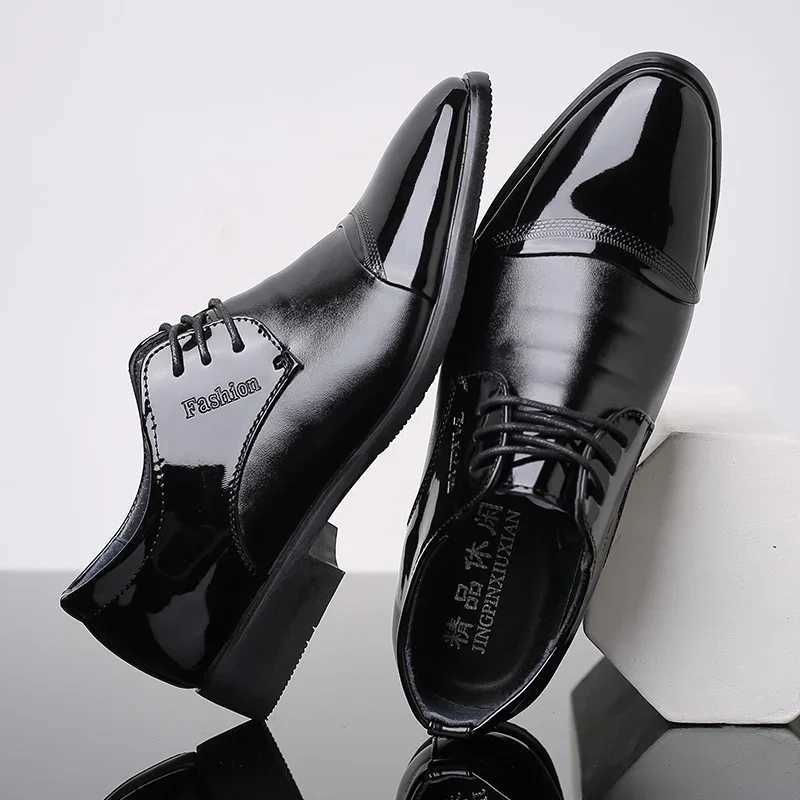 High quality formal leather mens dress shoes breathable mens casual shoes Italian luxury brand lace shoelaces N-slip mens driving shoesXJ250319