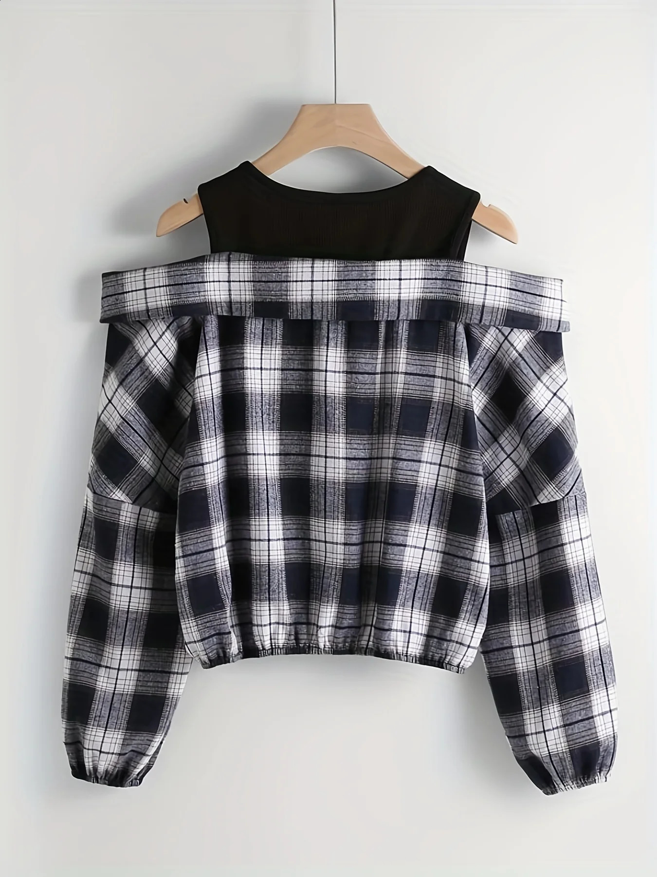 Spring and summer womens long sleeved striped top comfortable suitable for daily wear 250319