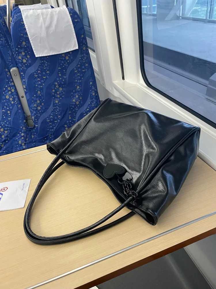 Black Large Capaci Tote Bag For Wen 2024 New Simple Soft Leather Single Shoder Bags Fem Cmuting Shopping Handbags Z250318