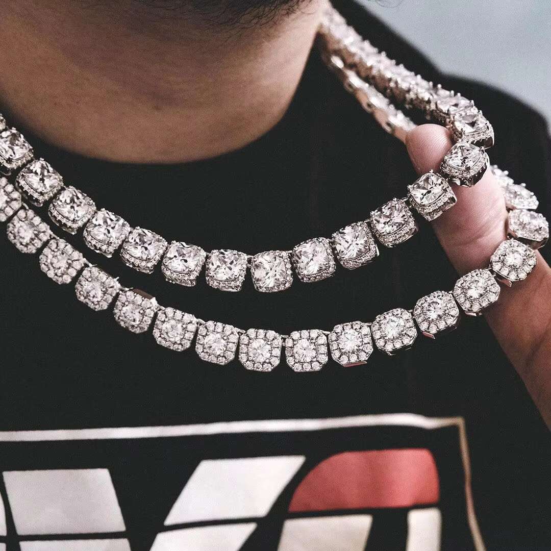 Various 5A zircon CZ cluster necklaces and bracelets enter the cold palace, shining with golden light, men gather tennis chains