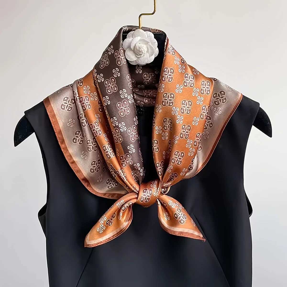 27.56 Paisley Print Small Square Scarf Simated Silk Thin Neck Scarf Mature Style Sunscreen Scarf For Wen X250319