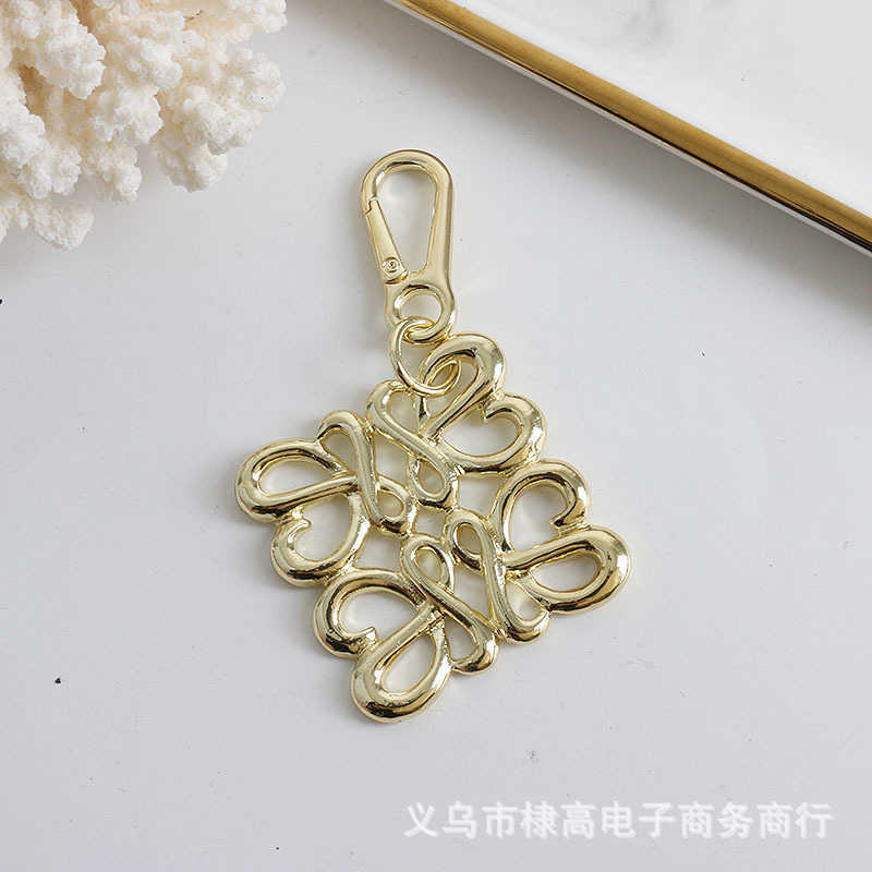 Keychains Lanyards Metal Candy Colored Love Chinese Knot Keychain Bag Pendant Personalized and Fashionable Hollow Hanging Decoration Trend H250318