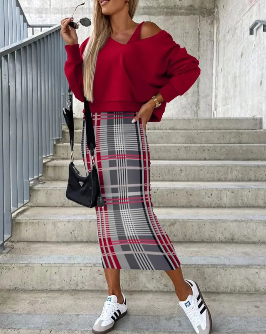 Womens Autumn and Winter Fashion Temperament Elegant Bat Sleeve Sweater Long Dress Wrapped Hip Set Skirt Womens Clothing 250318