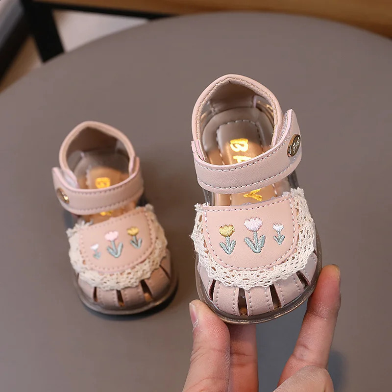 Little Flower Baby Girl Sandals 2024 Summer Childrens Beach Shoes Close Up Beige Pink 250304