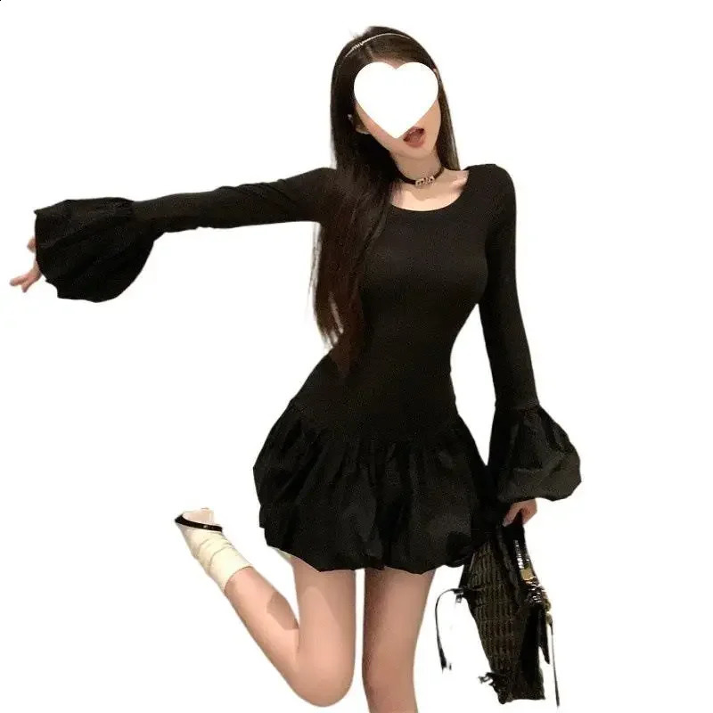 Black Bell bottom long sleeved womens autumn and winter style French round neck slim fit waist flat short skirt 250319