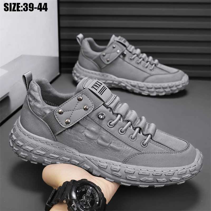 2024 Mens Tire Soled Work Shoes Outdoor Hiking Shoes Breathable Casual Outdoor Platform Hiking Skateboard Sneakers Z250319