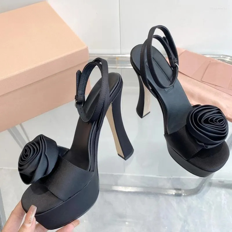 2025 S Fashion Designer Sandals Stylish Women Silk Platform With Rose Wer Elegant Round Toe Buckle Strap Wedding Shoes Summer Chic Girls Party Heels