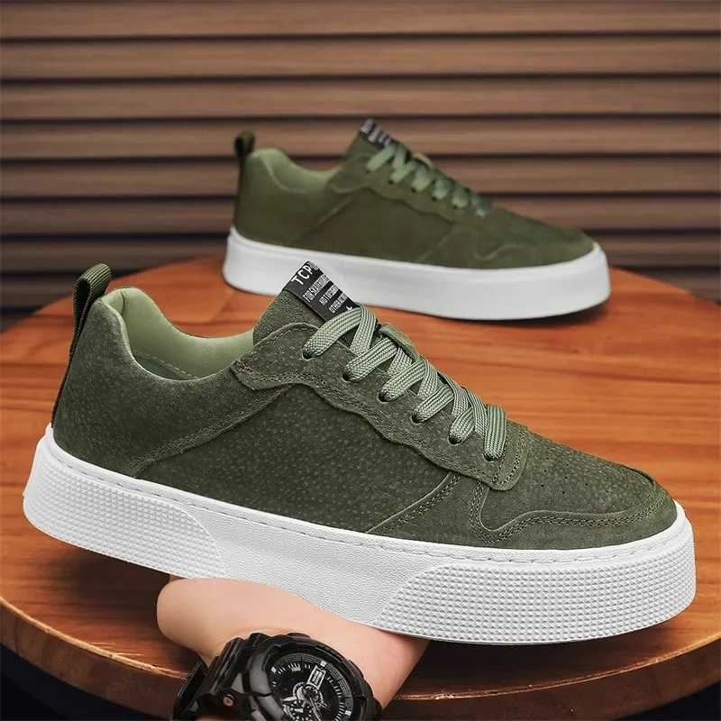 Trend Mens Casual Sneakers Lightweight Flat Shoes Comfortable Non Slip Running Shoes Soft Sole Vulcanized Shoes for Men Zapatos Z250319