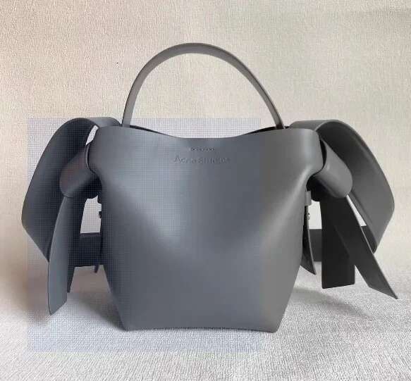 Light Fashion Handbag Simple French Design Smooth Leather Solid Color Popular Women's Shoulder Bag