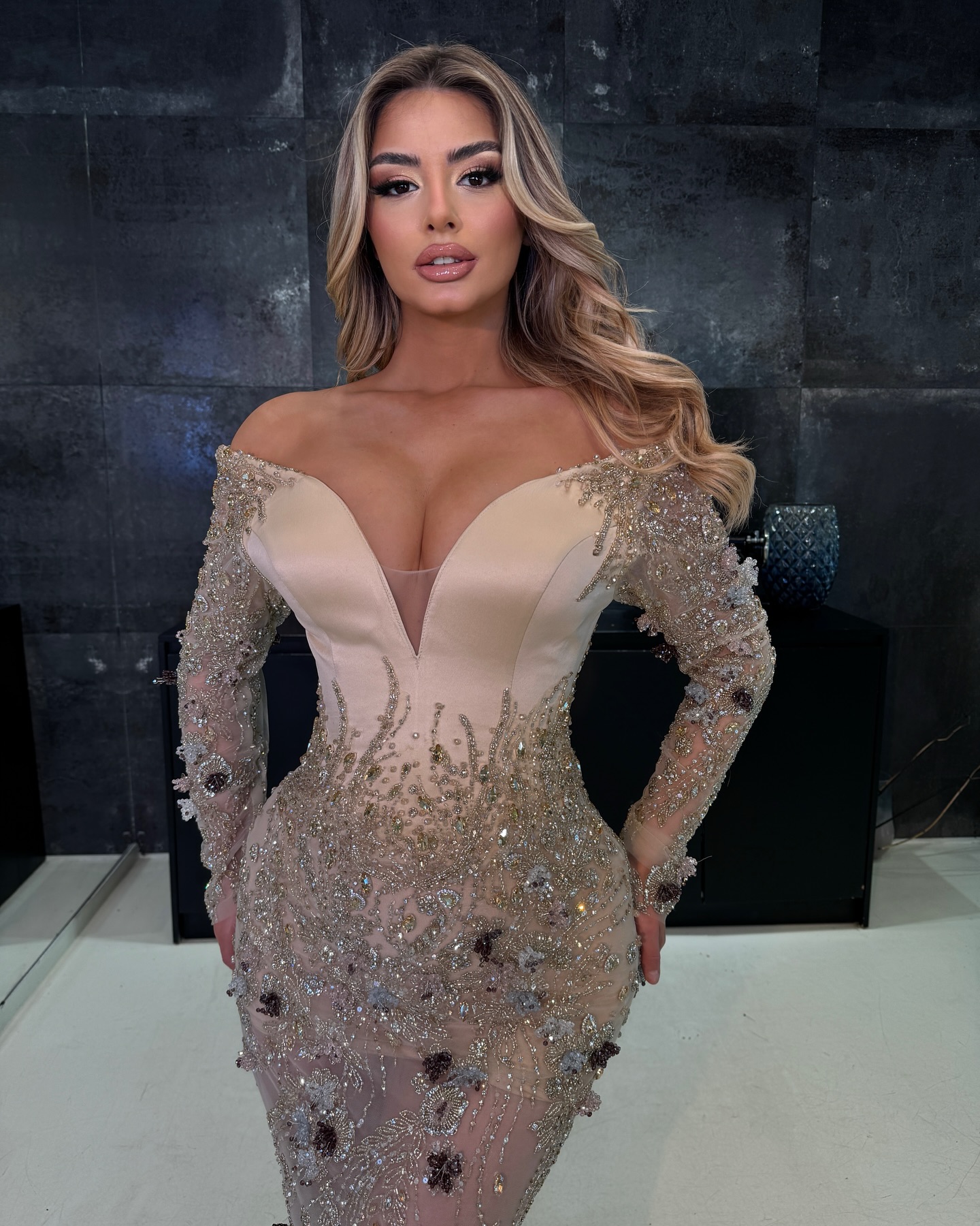 Modern Evening Dresses Appliques Beading Prom Gowns Off Shoulder Long Sleeves Customized Princess Sweep Train Formal Occasion Party Dress Vestidos De 