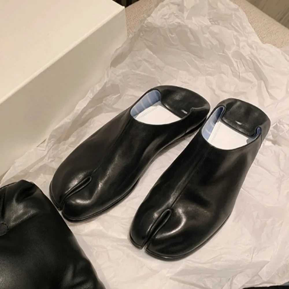 Flat Shoes Sier Tabi Ninja Shoes Women Split Toe Flats Trotters Mocasines Women Solid PU Leather Loafers Femmes Slip SlidesXJ250319