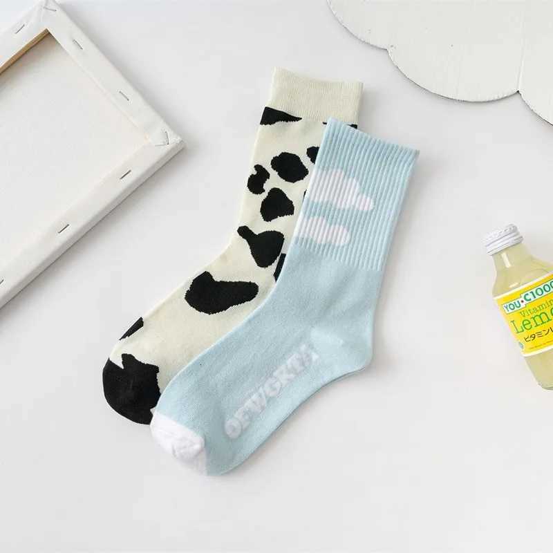 A pair of girl blue sky white cloud tube socks milk Harajuku style street skateboard tube mens casual trendy socks crew socks X250319