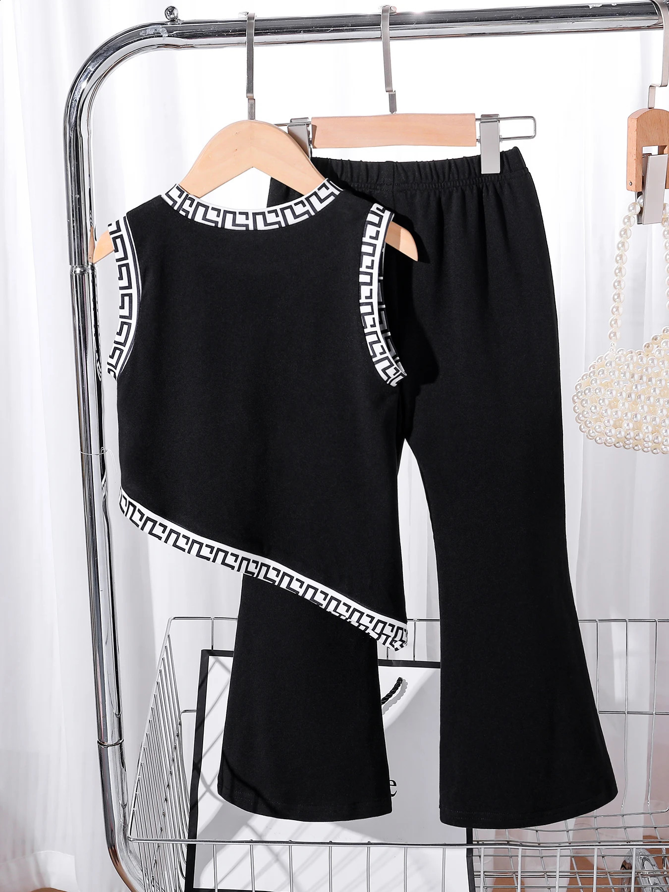 Summer cool and breathable kids fashion Cool Girl fashion set Irregular sleeveless vest Flare Pants - casual 2 piece set 250319