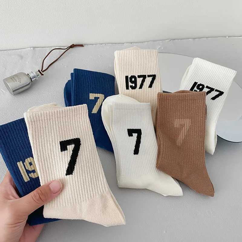 4PCS New 1977 Sock Sports Skateboard Leisure Sock European hip-hop Fashion Personality Male Alphabet Socks Couple socks X250319