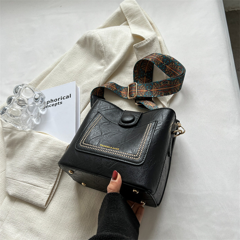 Small And Trendy Design, Versatile Commuting Single Shoulder Crossbody For Women's fashion New High-End Texture Bucket Bag Fashion Shoulder Bags