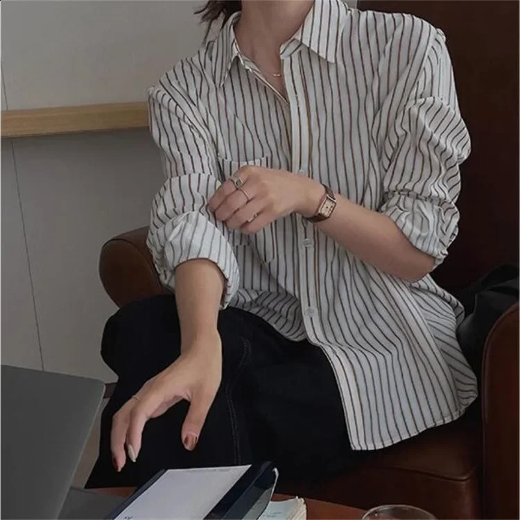 French striped womens autumn long sleeved retro niche Hong Kong style layered collar shirt and winter 250318