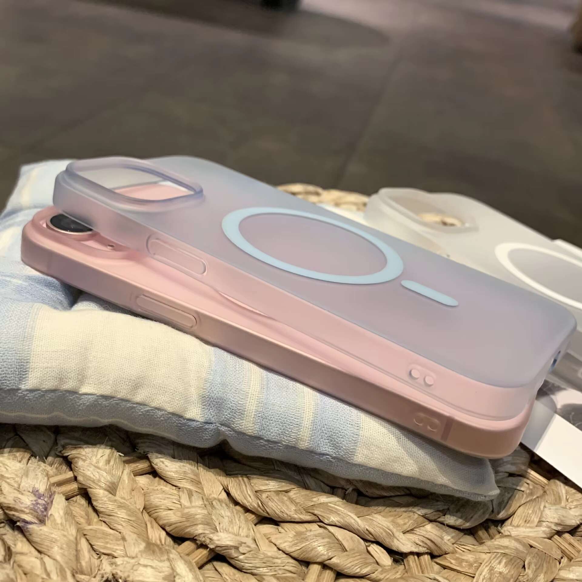 Skin Feeg Transparent Matte Magnetic Wireless Charge Phone Case for iPhone 15 14 13 12 Pro Max Shockproof Hard PC Clear Cover