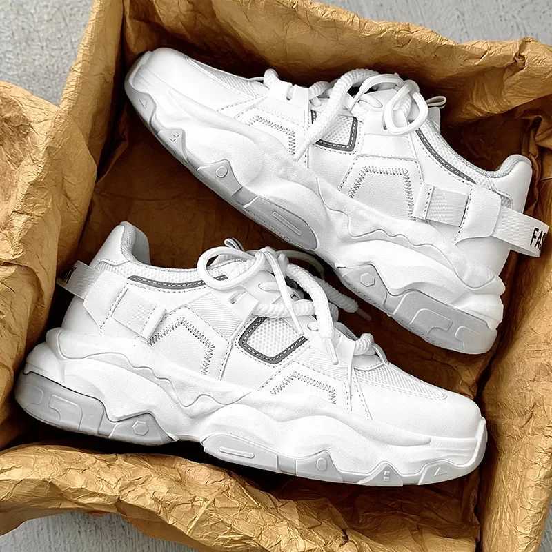 2024 Spring and Autumn New Mens Korean Sports Shoe Fashion Shoes Student Casual Shoes Outdoor Sports Shoes Men Size 44 Tennis Z250319