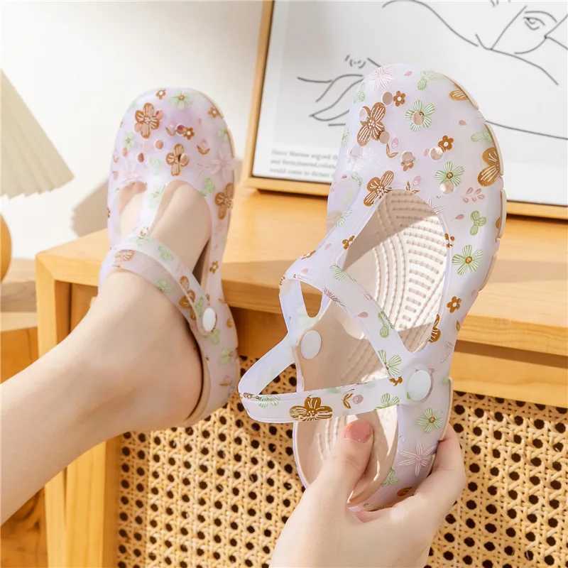 New Arrival Summer Women Jelly Sandals Hole Slippers Luxury Breathable Non Slip Beach Sandals Outdoor Anti Slip Sports Slippers Nurse Shoes T250318