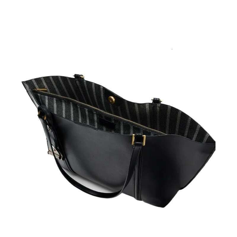 Famous Brands Tote Women New Minimalist Casual Large Capacity Shoulder Bag Pendant Detail Interior Maxi Pocket Female Bags
