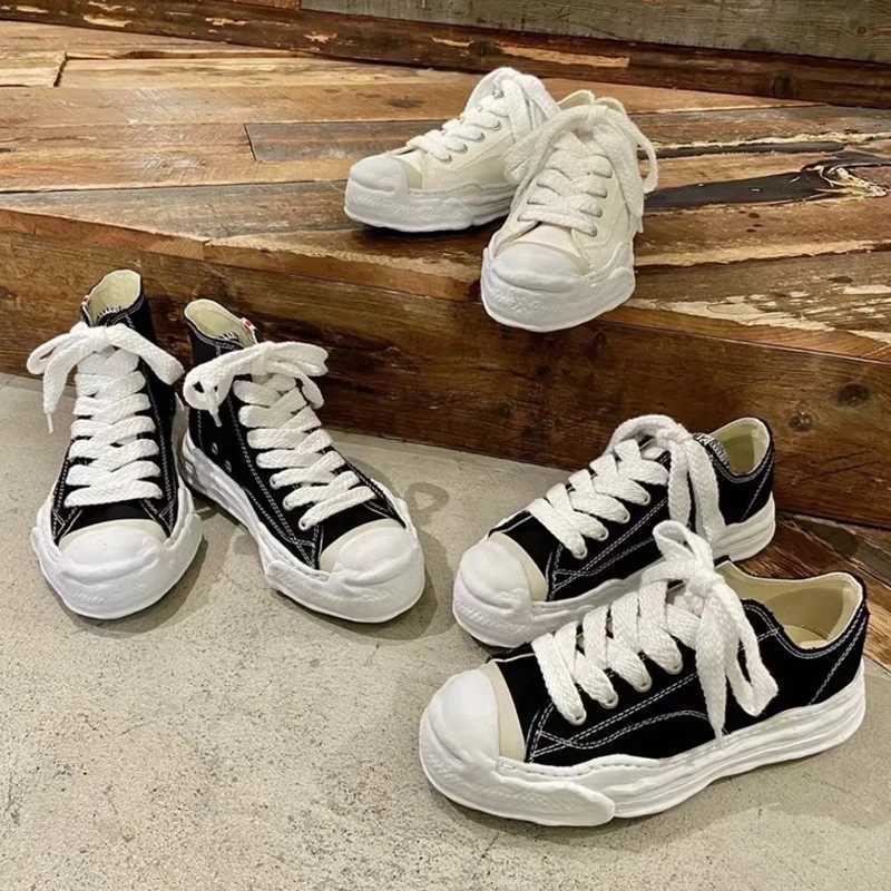 Versatile design trendy shoes for couples with thick soles raised canvas casual shoes anti slip and breathable board shoes Y250318