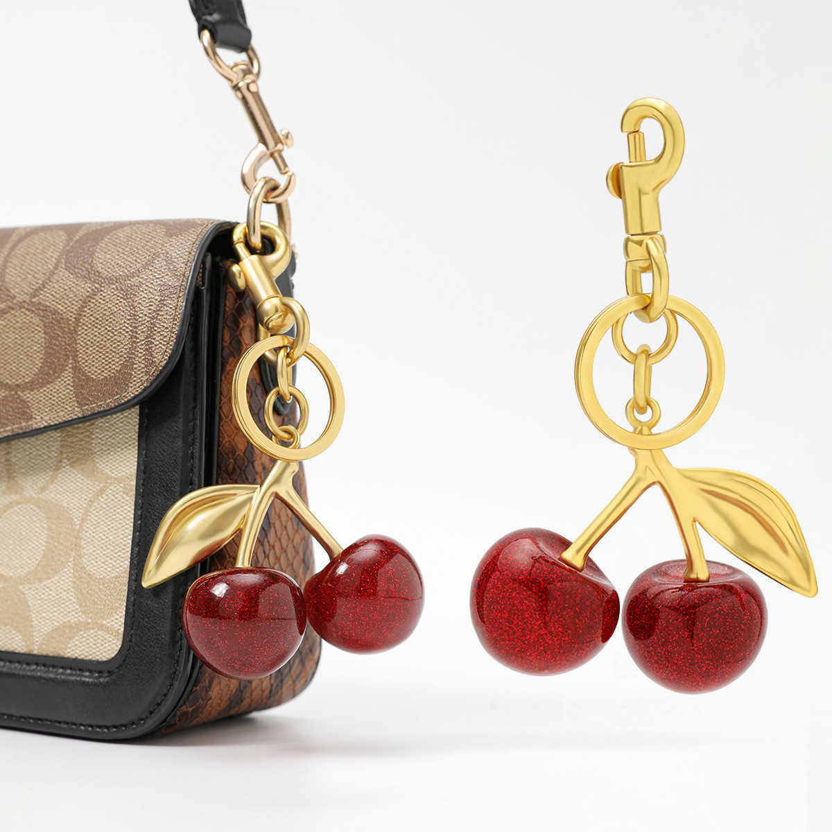 Keychains Lanyards Cherry Fruit Bag Pendant Keychain Handbag Creative Womens Gift Car Decoration H250318