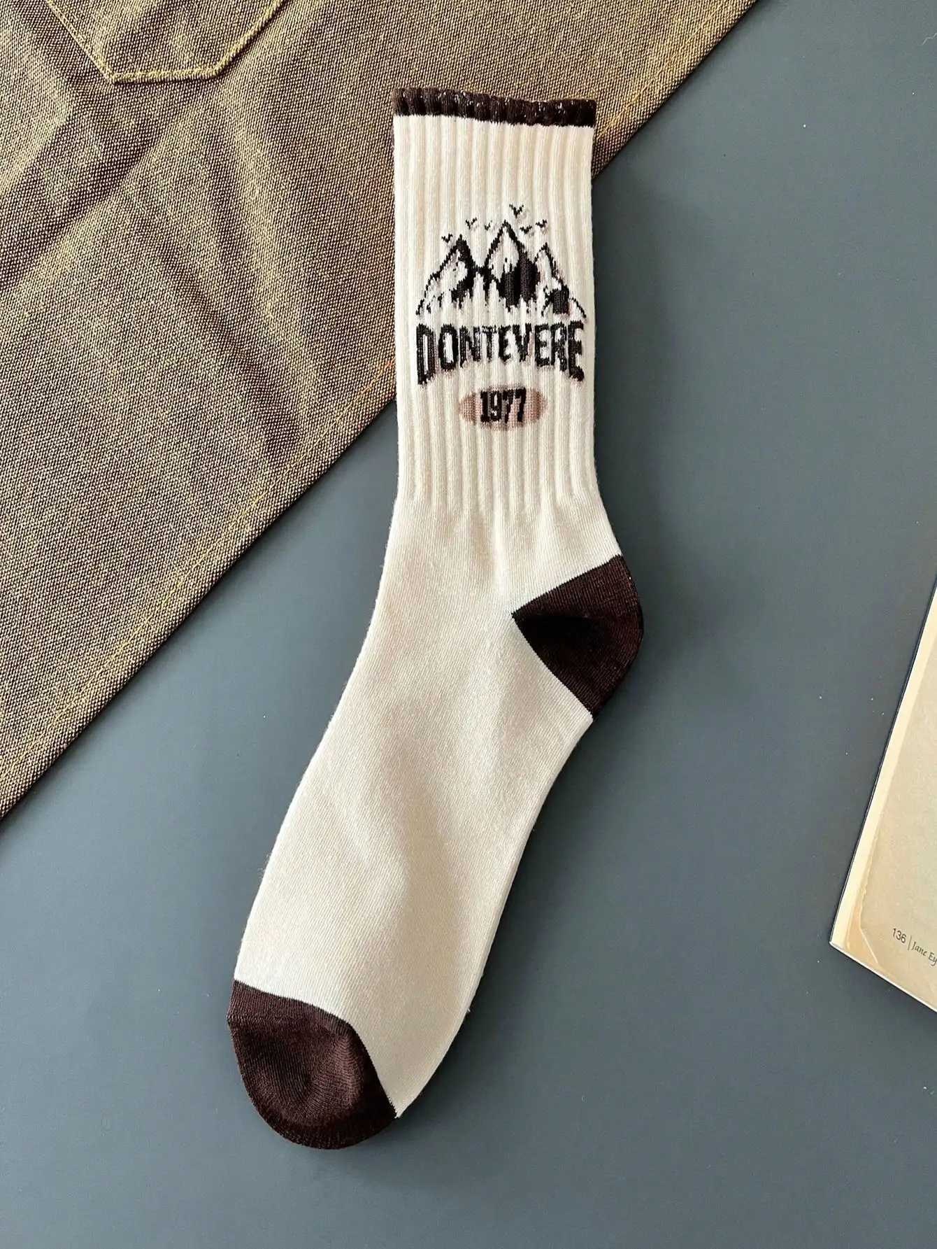 8 pairs of socks Coffee color random pattern American mens mid-tube winter socks Deodorant mid-tube sports mens socks suitable X250319