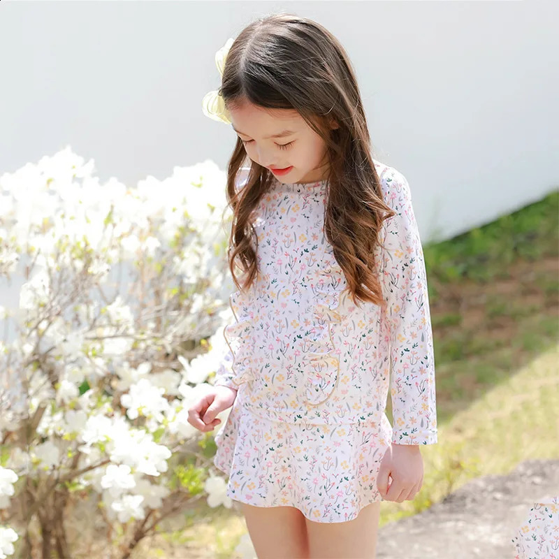 2025 Girls Swimsuit Children Split Swimsuit Long Sleeves Sunscreen Quick Drying Swimwear for Girls Beach Dress 250319