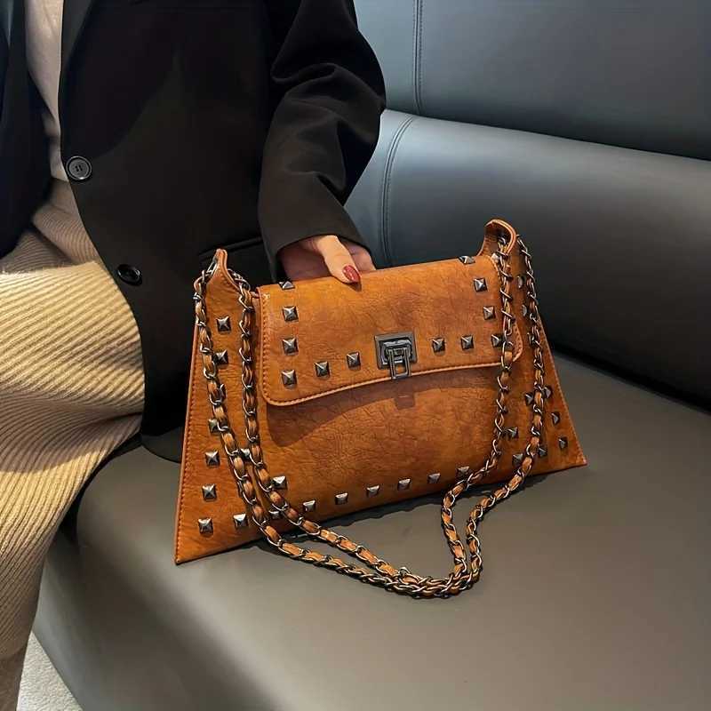 New Arrival Chic Rivet chain bag - FAshion womens eternal Turn Lock shoulder bag - Versatile Daily Companion T250318