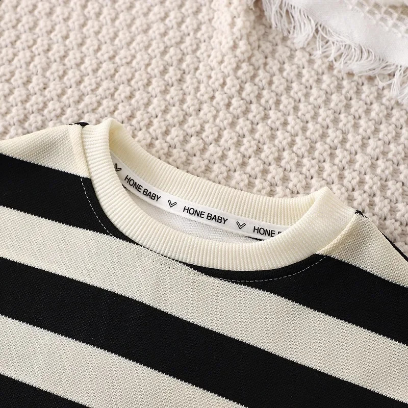 Summer childrens set boys and girls short sleeved striped Tshirtshorts baby fashion round neck 250319