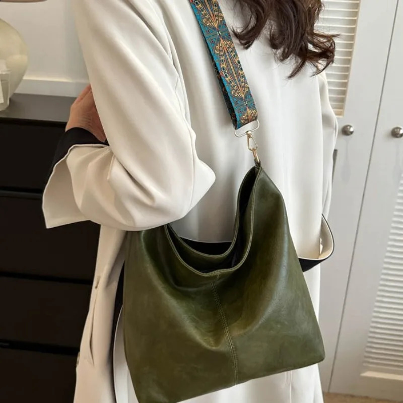 1 Bohemian fashion faux leather shoulder bag suitable for women large capacity cross body handbag with retro wide strap 250317