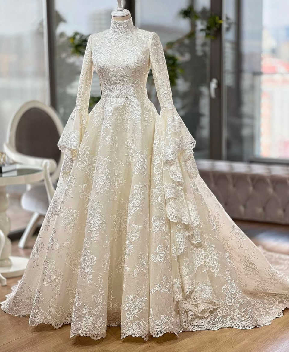 Luxury White Ball Gown Wedding Dresses Full Appliques Long Sleeves High Collar Sequins Beads Organza Bodice Bridal Gowns Chic Dubai Custom Made Vestid