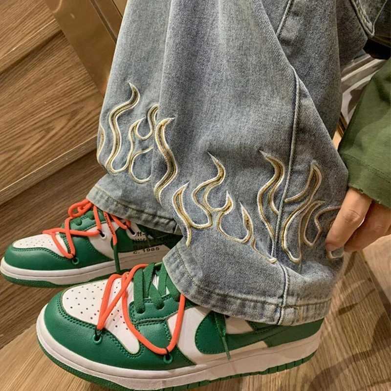 Mens Fashion Flame Embroidered Jeans Neutral Wide Denim Pants Loose Straight Youth Casual Hip Hop Trouser Mens Fashion BrandT250319