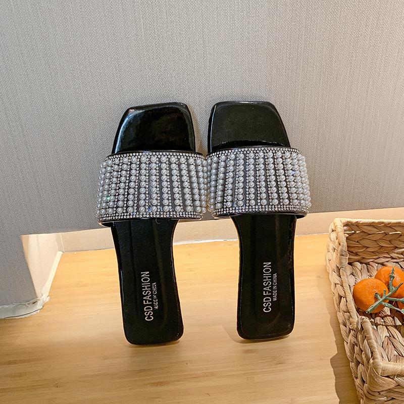 Korean Version Of 2025 Summer New Designer Sandals Fashion Outdoor Slippers Rhinestone Flat Flip Flops Beach Sandals Women's Trend