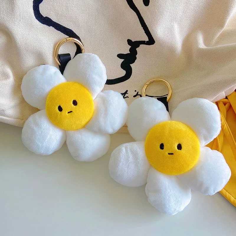 Cute Sun Flower Plush Keychains New Fluffy Charm Sunflower Key Ring on Bag Women Ladies Bag Pendant Accessories Keyring GiftXJ250319