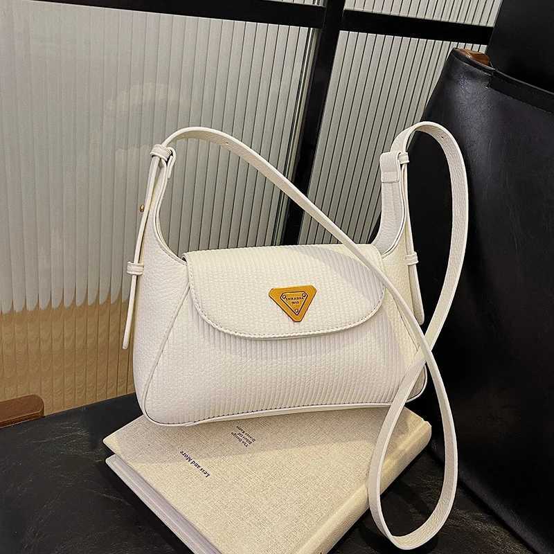 Modern retro messenger bag - premium leather cross body wallet solid color finish and commuting friendly organization Y250319