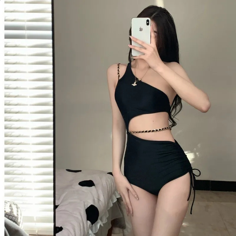 Hollow Out OnePiece Swimsuit Women Summer Sexy OneShoulder Beachwear Bathing Suit Spring Beach Resort Swimwear 250312