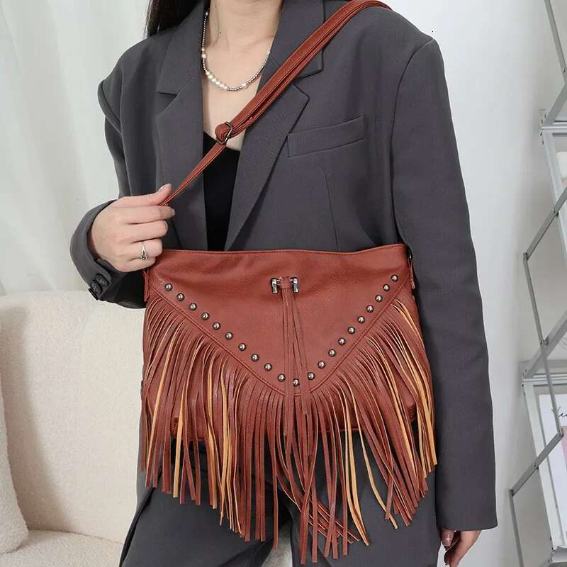 Brand Design Rivet Women Messenger Tassel Fringe Women's Shoulder Bags Handbag Travel Female Crossbody Bag Ladies Clutches