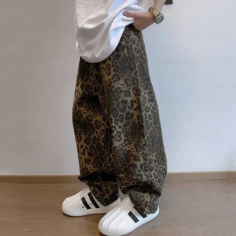 Mens Loose Wide Leg Leopard Graphic Jeans Male Classic American Vintage Denim Pants Youth Popular Daily Streetwear Denim TrousersT250319