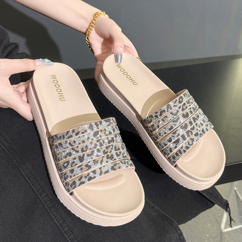 Summer Women's Sandal Slippers Designer Wearing Leopard Print Rhinestone Fairy Tale Style Fashionable Thick Soled Flat Shoes, Single Line Draggin