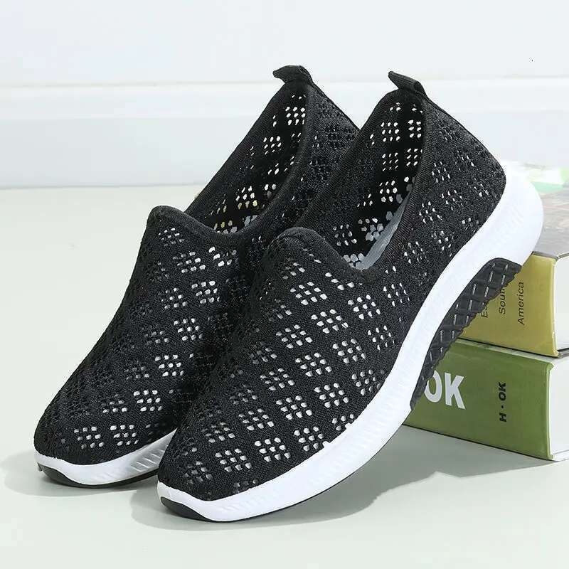 2024 Women Running Breathable Mesh Sports Flats Red Black Fem ale Walking Light Soft S hoes Sneakers Lady Jogging Trainers