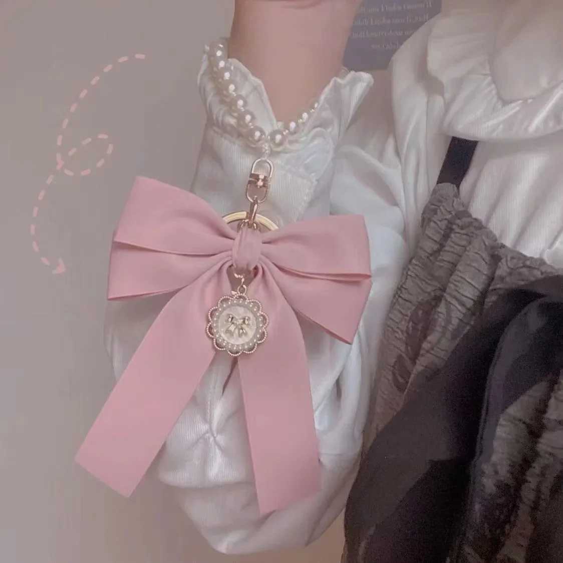 Retro artificial pearl chain keychain cute heart-shaped bow for women charming handbag wallet decoration car keyring headphone box accessoriesXJ250319