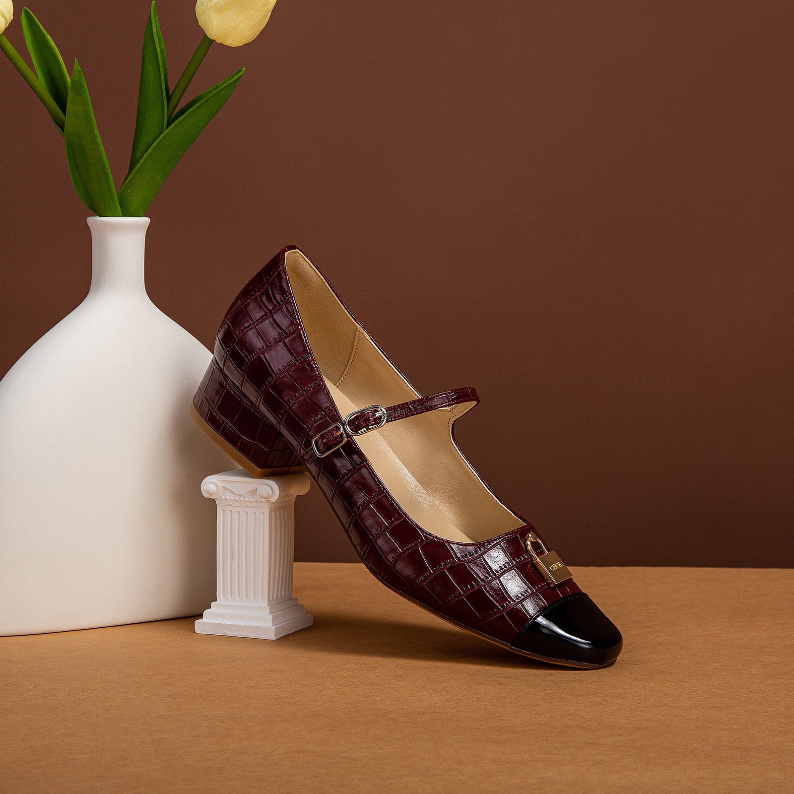 Designer CHCH French Coarse Heel Shallow Mouth With One Word Strap Mary Jane Shoes Small Fragrant Style Classic Splicing Women's Single Shoe